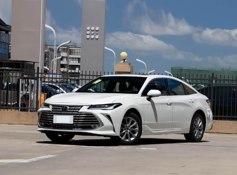 Toyota Avalon híbrido 2.5L versión Limited Flagship 2026